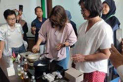 Perkuat Ekonomi Sirkular, Fakultas Peternakan UGM Ajak Warga Olah Plastik dan Jelantah