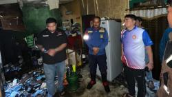 Rumah Janda Tua di Paminggir Terbakar, Anggota DPRD Garut dan Bupati Turun Langsung Beri Bantuan