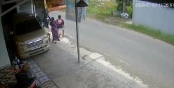 Viral Aksi Jambret di Pemalang Terekam CCTV, Gondol Kalung Emak-Emak