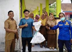 Ekspresi Para Guru di Jombang Usai Penangkapan Ular di Sekolah Dasar, Full Senyum!