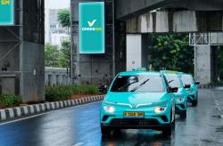 Inovasi Taksi Listrik Lengkapi Kecepatan Kereta Cepat Whoosh Halim