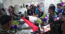 Jenazah Prajurit TNI AD Praka Satria Taopan Tiba di Rumah Duka Kupang