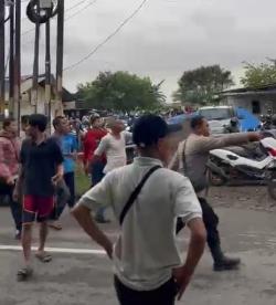 Usai Laga Panas, Suporter Bobotoh dan Jakmania di Karawang Bentrok