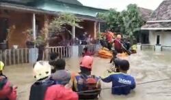 Banjir Sedada Orang Dewasa Rendam Ratusan Rumah di Cilegon, Warga Dievakuasi