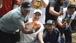 Bareng Irfan Hakim, Bos Koi Hibahkan Ribuan Ikan Premium di Situ Cipanten Majalengka