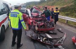 Toyota Yaris Ringsek Tabrak Truk di Tol Pekanbaru-Dumai, Mahasiswi Tewas