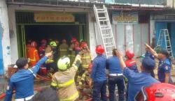 Kebakaran Hanguskan Usaha Fotokopi di Makassar