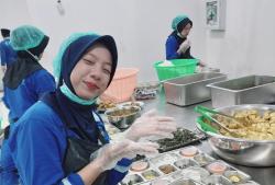 Hari Pertama Sekolah, Siswa di Cidaun Nikmati Makan Bergizi Sekaligus Dukung UMKM Lokal