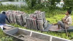 Banjir di Lamongan Ganggu Distribusi MBG, Ratusan Ompreng Dievakuasi Pakai Perahu