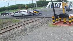 Aksi Heroik Kabid Humas Polda Jateng Selamatkan Mobil Mogok di Perlintasan, Nyaris Tertabrak KA