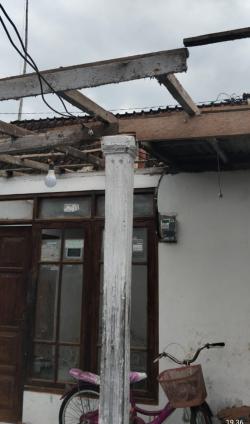 Angin Puting Beliung Terjang Pesisir Selomukti, 16 Rumah Warga Rusak