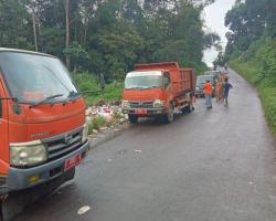 Empat Truk DLH Lebak  Dikerahkan, Sampah Liar Gunungkencana Disapu Bersih