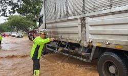 Jalur Pantura Pati–Rembang Terendam Banjir: Kemacetan Mengular 3 Km, Polisi Lakukan Rekayasa Darurat