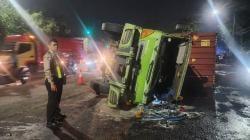 Laka Maut, Pemotor Tewas Tertimpa Truk Kontainer di Simpang Bypass Balongbendo