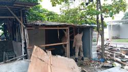 Pemkot Semarang Tertibkan Lapak PKL di Atas Drainase Pasar Kobong