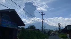 Gunung Marapi di Agam Erupsi, Kolom Abu 1,6 Kilometer Teramati dari Bukittinggi