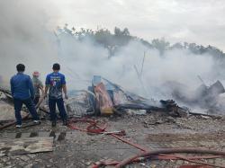 Gudang Pakan Ternak di Prambon Sidoarjo Terbakar, Api Diduga Berasal dari Korsleting Listrik