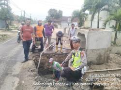 Waspada Jalan Amblas di Margakaya, Polisi Imbau Pengendara Ekstra Hati-hati, PUPR Langsung Survei
