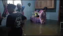 Sungai Cidurian Meluap, Ratusan Rumah di Cikande Kabupaten Serang Terendam Banjir