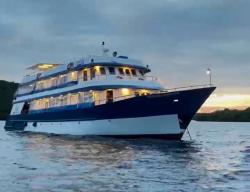 Kapal Wisata Bawa Turis China Kandas di Raja Ampat Saat Hindari Cuaca Buruk