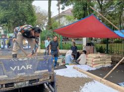 Tuntut Kepastian Huntap, Warga Lebakgedong Buka Donasi di Kantor Bupati