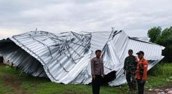 Angin Kencang dan Hujan Lebat Hantam Banyuputih, Belasan Rumah Warga Rusak