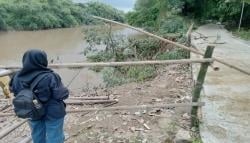 Longsor Bengawan Solo Ancam Jalan Desa di Tanon Sragen, Akses Warga Menggantung