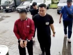 Gara-gara Nyaris Terserempet, PNS di Gresik Ngamuk Rusak Bus Trans Jatim