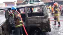 Mobil Suzuki Carry Angkut BBM Hangus Dilalap Api di Cibatu Garut, Pemilik Alami Luka Bakar