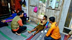 Pohon Tumbang Timpa Satu Keluarga, 3 Orang Luka-Luka