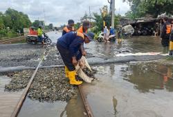 KAI Daop 4 Semarang Layani 4.915 Pembatalan Tiket Imbas Gangguan Rel Tergenang Air di Pekalongan