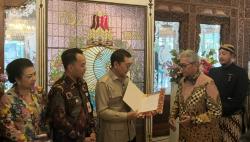 Terima SK Menbud soal Keraton Surakarta, Tedjowulan Sampaikan Terima Kasih kepada Presiden Prabowo