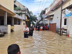 Banjir Rendam Ratusan Rumah di Telukjambe Timur Karawang, Ketinggian Air Capai 120 Cm