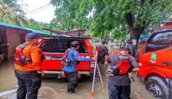 Hujan Deras Sejak Dini Hari, Banjir Kepung Kota Bekasi, 101 KK Mengungsi