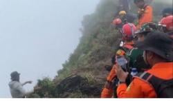 Pangdam XIV Hasanuddin Pantau Evakuasi Puing Pesawat ATR 42-500