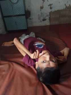 Jeritan Sunyi Reyfan: 28 Tahun Lumpuh Total di Rumah Tak Layak Huni