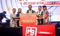 Air Mata di Tengah Dentuman Musik, HS dan Slank Serahkan Rp500 Juta untuk Korban Bencana Sumatra