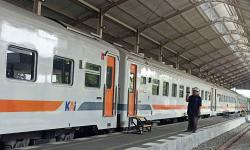 Gegara Banjir 38 Perjalanan Kereta Api Batal, Bea Tiket Pelanggan Dikembalikan 100 Persen