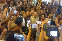 Penyerahan SK Menteri Kebudayaan di Keraton Solo Diwarnai Kericuhan, Fadli Zon: Hal Biasa