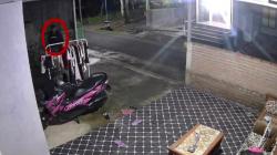Waduh! Pemuda Terekam Kamera CCTV di Ponorogo, Diduga Mencuri Celana Dalam Wanita