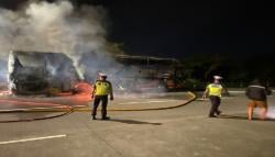 Percikan Api dari Mesin, Bus Rosalia Indah Hangus Terbakar di KM 544 Tol Sragen