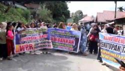 Warga Lubuk Aro Blokir Jalur Bukittinggi–Medan, Protes Pembatalan Kunjungan Andre Rosiade