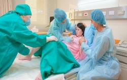 Viral! Istri Sah Memergoki Suami Mendampingi Istri Kedua Melahirkan di RS Tempatnya Bekerja