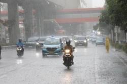 BMKG: Bibit Siklon Tropis Terbentuk di Selatan Indonesia, Waspada Cuaca Ekstrem di Wilayah Ini