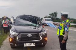 Kecelakaan Mengerikan di Tol Jombang-Mojokerto, Ban Truk Lepas Menggelinding Hantam Innova