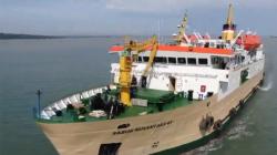 KM Sabuk Nusantara 43 Tertahan di Waingapu Akibat Gelombang 6 Meter