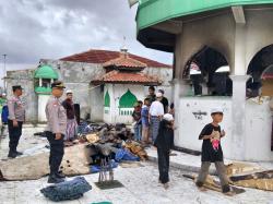 Asap  Sempat Mengepul dari Kubah Masjid, Warga dan Santri Selamatkan Pesantren dari Api