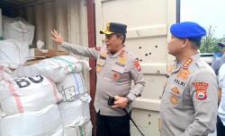 Satu Kontainer Ikan Kering Dikirim Polda Sulsel ke Aceh di Pelabuhan Makassar