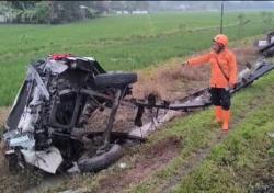 Truk Tangki Air Ringsek Parah Dihantam KA Menoreh di Gebang Cirebon, Terdorong Ratusan Meter