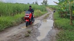 Aksi Mandi Lumpur Kades Ngepringan Picu DPU Sragen Turunkan Material Perbaikan